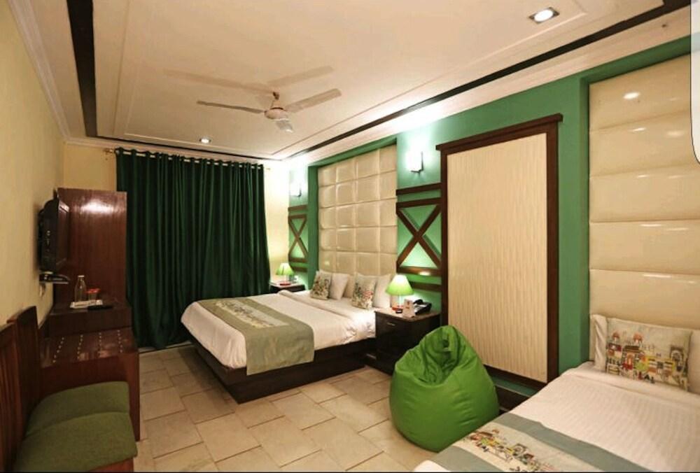 Hotel Unistar Neu-Delhi Exterior foto