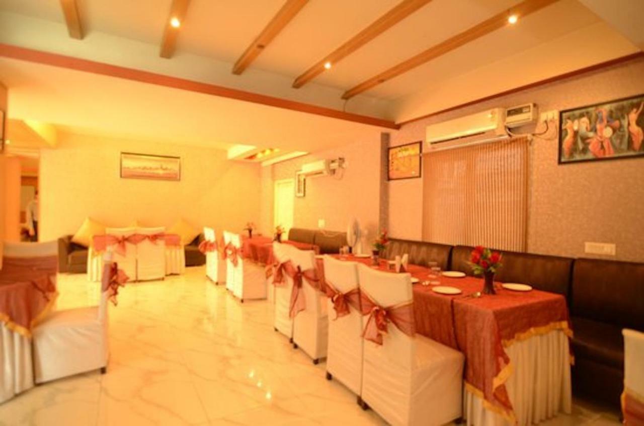 Hotel Unistar Neu-Delhi Exterior foto